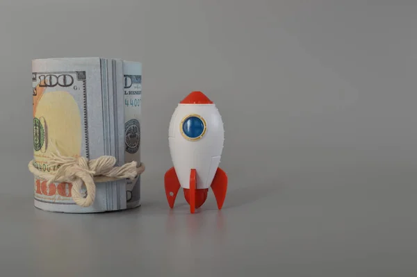 Geld Speelgoedraket Het Gebied Van Startup Business Vormt Perfecte Mix — Stockfoto