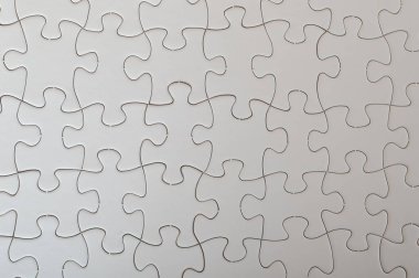 Beyaz bir arka plan üzerinde izole puzzle parçaları.