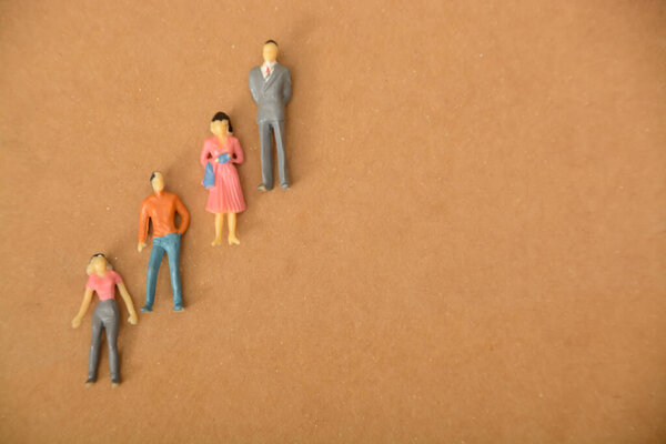 группа энтузиастов, занятых в тренингах, семинарах или мероприятиях по сплочению коллективов