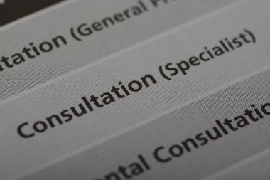 CONSULTATIONON kelimesinin yakın görünümü. Konsültasyon, belirli bir alanda danışmanlık, bilgi veya rehberlik arayan kişi arasındaki profesyonel bir etkileşimdir..