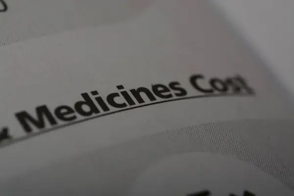 Στενή Άποψη Της Λέξης Ιατρικα Κοστοσ Κόστος Των Φαρμάκων Μπορεί — Φωτογραφία Αρχείου