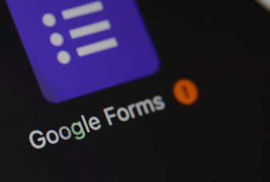 Klang, Malezya: 1 Mart 2024: Google Forms, Google 'ın kullanıcıların anketler, sınavlar ve formlar oluşturup yönetmelerine yardımcı olmak için tasarladığı üretkenlik araçlarının bir parçasıdır..