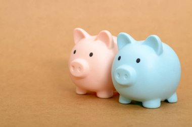 Soft Pastel Renkleri Finansal Planlama İçin Minimalist Piggy Banks