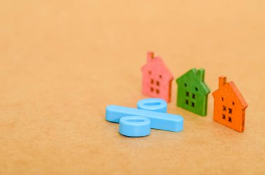 Yüzdelik Sembol Yatırım Temsilcisi Renkli Mini Evler