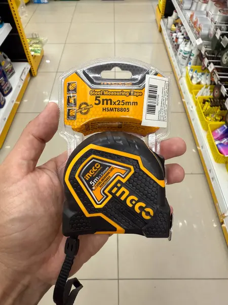 Klang, Malezya: 27 Mart 2025 - Ingco Endüstriyel Kaset Dükkanında 5 Milyon Kişi