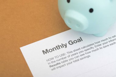 Piggy Bank ve Tasarruf Hedefleriyle Aylık Bütçe Planlaması