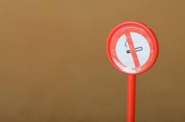 Arka plan Tasarruf ve Bütçe Konseptinde Domuzcuk Bankasıyla Geleceği Planlama Çifti.
