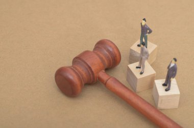 Hukuki Karar ve Yetki: Önemli Kararları İş Rakamları Veriyor