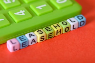 Atık ve Değeri Minimalist Kavramı Soru İşaretli Boş Çöp Kutusu Belirsizliği Öneriyor.