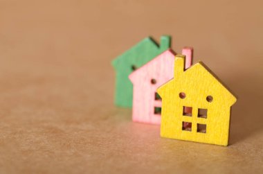 Konut Seçimleri ve Gayrimenkul Biçimlerinde Çeşitliliği Yansıtan Çok Renkli Özellik Simgeleri