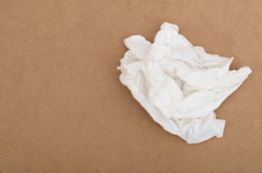 Boş Çöp Kutusu İzole Edilmiş Temiz Çevre ve Geri Dönüşüm Konsepti.