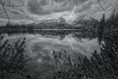 Slovakya 'daki Tatra dağlarında Strbske Pleso. Yüksek kalite fotoğraf