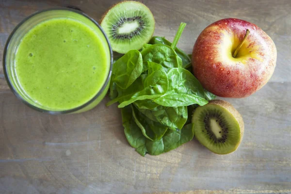 用菠菜 猕猴桃制成的绿色保健软糖 素食的 素食的 排毒的 碱性食物的概念 高质量的照片 — 图库照片