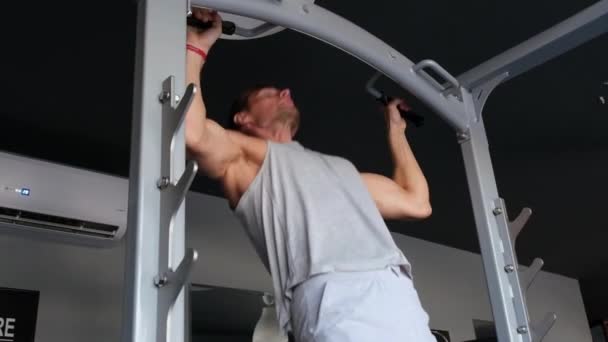 Man Doing Pull Ups Gym High Quality — Αρχείο Βίντεο