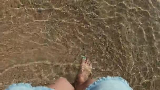 Woman Walking Sand Beach Clear Sea Water Beauty Health Skin — Vídeo de stock