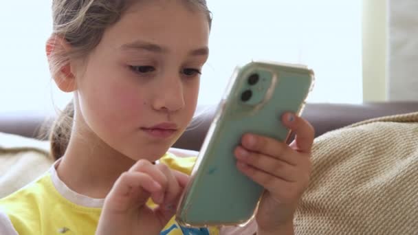 Cute Little Girl Using Technology Device Sitting Sofa Girl Playing — Stok video