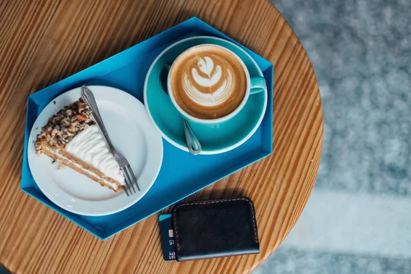 Blue Mug Cappuccino Coffee Art Wallet Credit Card Lying Wooden — Stock Photo, Image