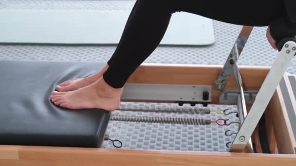 Woman Training Legs Pilates Reformer Cadillac Exercise Workout Pilates Studio — Stock Video