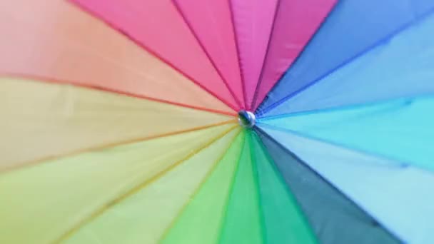Zbliżenie Wielokolorowy Parasol Przędzenia — Wideo stockowe