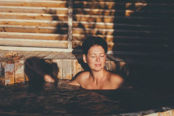 Young Woman Relaxing Wooden Hot Tub Outdoor — Stock Photo, Image