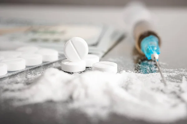 Білі Таблетки Ліки Або Медикаментозне Лікування Кокаїн Або Героїн Білий — стокове фото