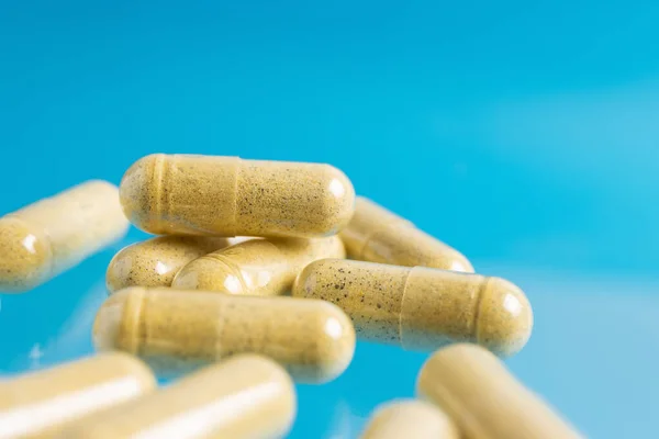 Yellow Turmeric Therapeutic Capsules Herbal Vitamin Pills Drugs Treatment Blue — Stock Photo, Image