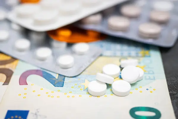 Білі Круглі Таблетки Пухирі Пакети Таблетками Антибіотиками Знеболюючими Або Наркотиками — стокове фото