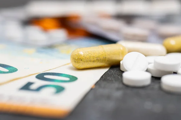 Hvide Runde Piller Kapsler Blisterpakninger Med Tabletter Antibiotika Smertestillende Medicin - Stock-foto