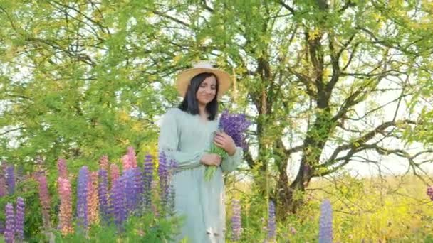Smiling Attractive Young Woman Dress Hat Bouquet Lupin Flowers Walking — Stock Video