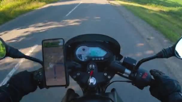 Мотоцикл Їде Асфальтовій Дорозі Мото Подорожує Влітку Точка Зору Від — стокове відео