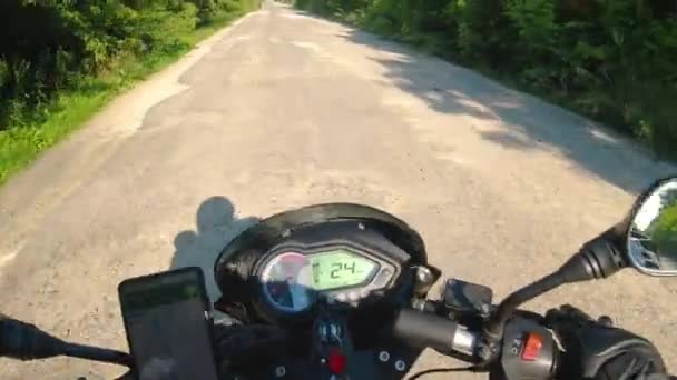 Bersepeda Motor Jalan Aspal Rusak Dan Rusak Moto Bepergian Musim — Stok Video