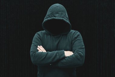 Gizemli yüzsüz, isimsiz bilgisayar korsanı, siber suçlu, terörist silueti..