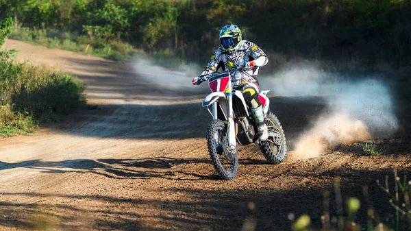 Ansicht Eines Reitenden Motorradfahrers Bei Einem Motocross Rennen Schlammpiste Rallye — Stockfoto