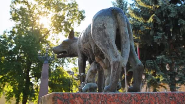 Chisinau Daki Capitoline Wolf Anıtına Yakından Bak Arkaplanda Moldova Ulusal — Stok video
