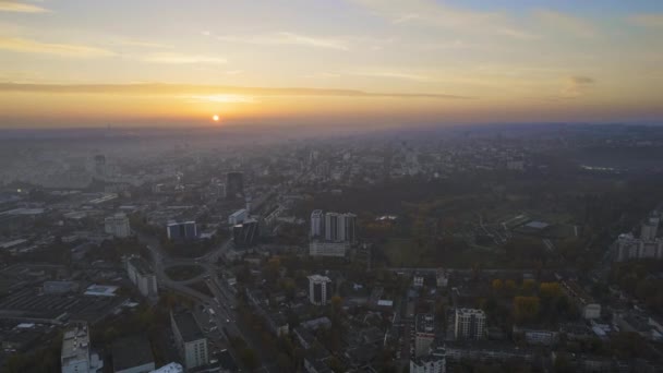 Luchtfoto Drone Timelapse Zicht Chisinau Bij Zonsopgang Moldavië Uitzicht Stad — Stockvideo