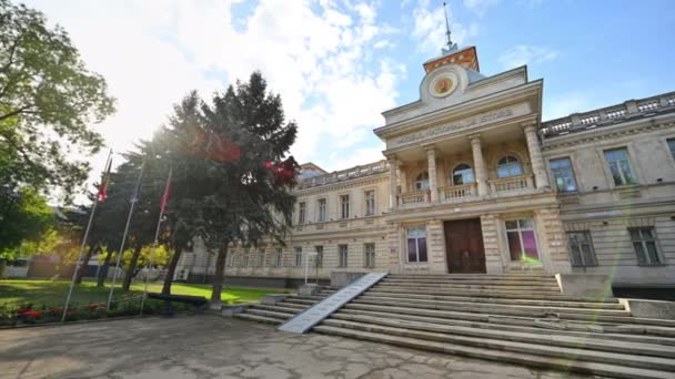 Uitzicht Het Nationaal Historisch Museum Van Moldavië Chisinau Entree Voortuin — Stockvideo
