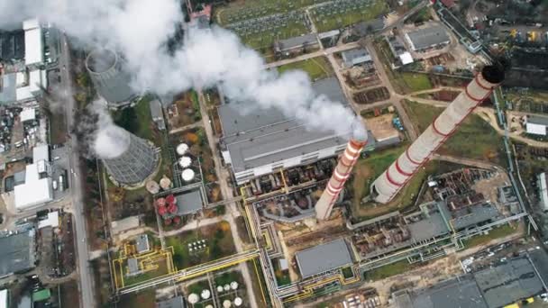 Letecký Pohled Tepelnou Elektrárnu Kišiněvě Oblačného Počasí Moldavsko Pohled Potrubí — Stock video