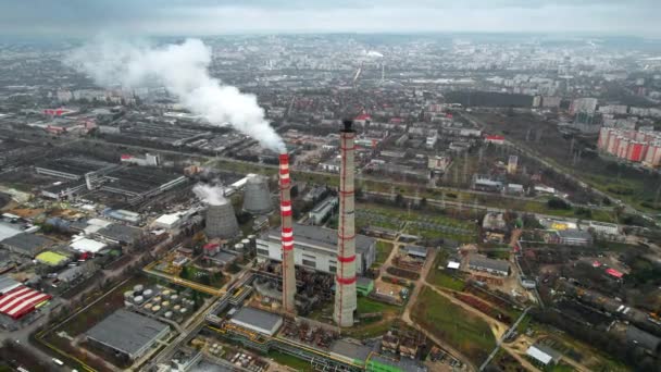 Letecký Pohled Tepelnou Elektrárnu Kišiněvě Oblačného Počasí Moldavsko Pohled Potrubí — Stock video