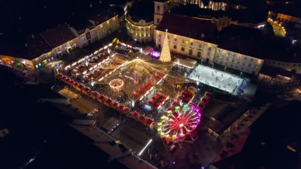 Вид Історичний Центр Сібіу Різдвяним Ярмарком Румунія Велика Площа Прикрашена — стокове відео