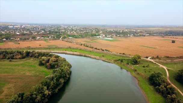 Flygdrönare Syn Naturen Moldavien Dniester Flod Med Fält Och Fjärran — Stockvideo