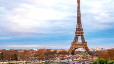 Timelapse of Eiffel Tower at sunset in Paris, France