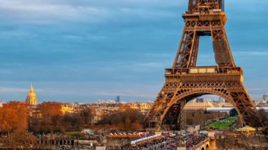 Timelapse of Eiffel Tower at sunset in Paris, France