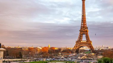 Timelapse of Eiffel Tower at sunset in Paris, France