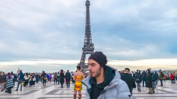 Paris France December 2022 People Eiffel Tower Sunset — Wideo stockowe