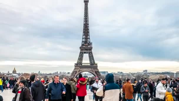 Paris France December 2022 People Eiffel Tower Sunset — Stock video