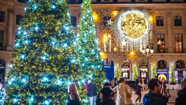 フランス 2022年12月 人々と装飾付きヴァンドームクリスマスマーケットを配置します — ストック動画