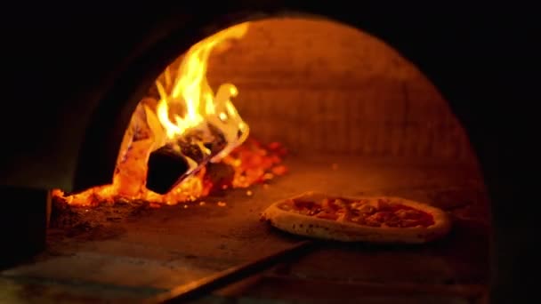 Pizza Cooking Brick Oven Wood Fire Italian Restaurant Napoli — Video Stock