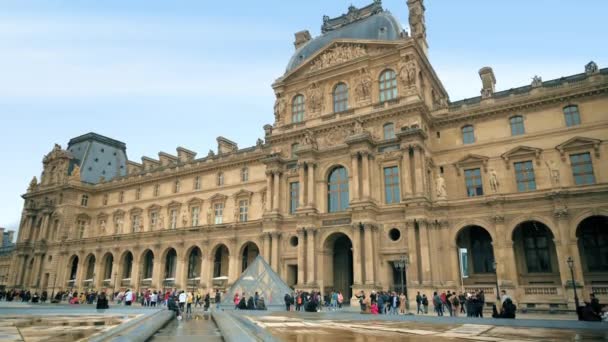 Parijs Frankrijk Januari 2022 Zicht Het Louvre Vanaf Binnenplaats Van — Stockvideo