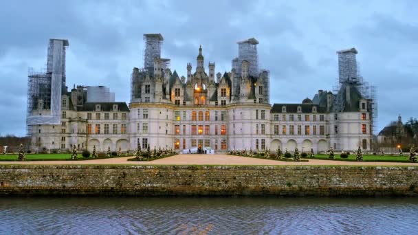 Slow Motion View Chateau Chambord Gardens Fortress Moat Cloudy Weather — Stockvideo