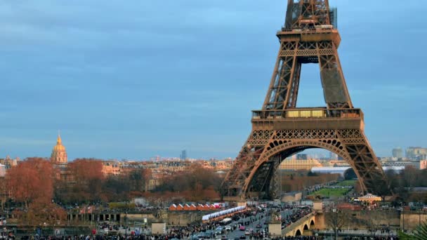 View Eiffel Tower Paris Trocadero Square Sunset France Jena Bridge — Vídeo de stock